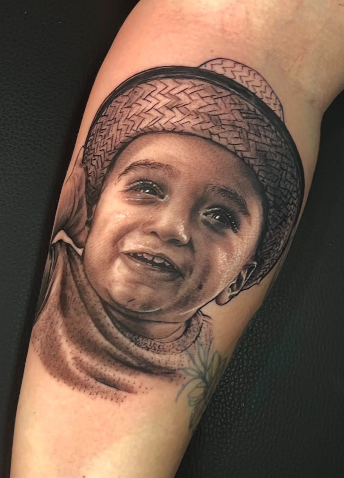 Retrato realista em preto e cinza, por Muell Machado